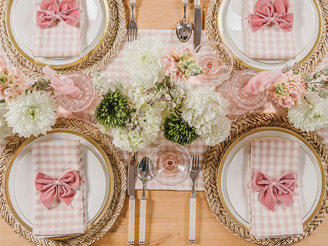 Pretty pastel gingham napkins make for a gorgeous Easter tablescape