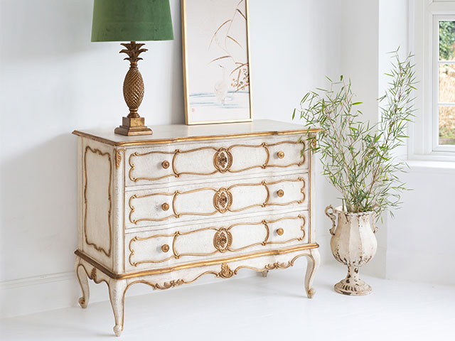 Gilt detailing is the perfect way to bring Royalcore into your home