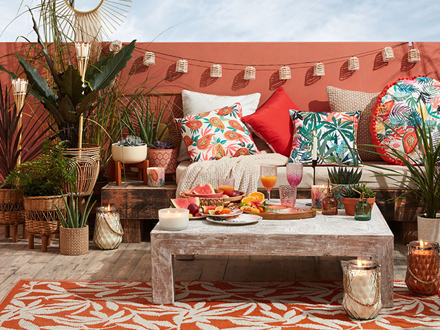 This warm and inviting Moroccan tablescape shout summer vibes