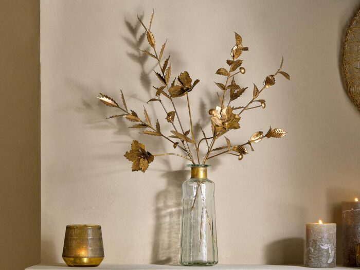 Add touches of warm tones with gold