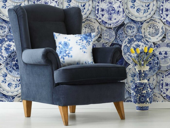 Take your china obsession to the max with this plate style wallpaper