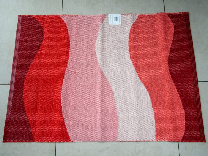 Pappelina Urvi Fire rug