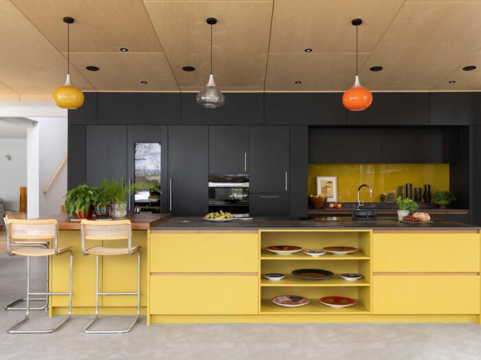 A splashback or upstand is a great way to add a pop of colour