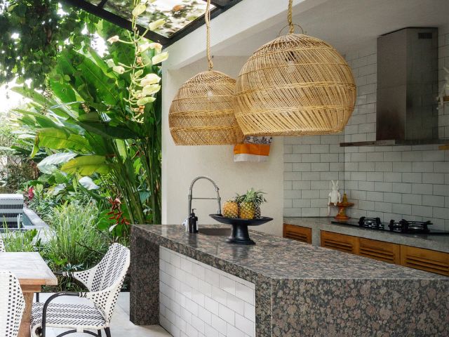 Outdoor kitchen