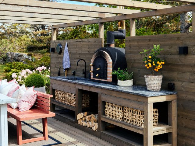 Outdoor kitchen