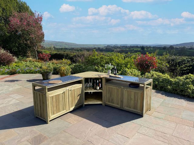 Freestanding outdoor kitchen