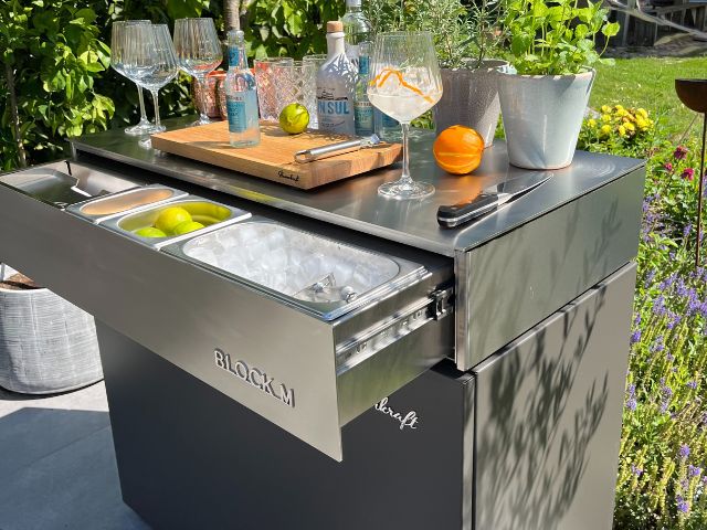 Outdoor kitchen unit