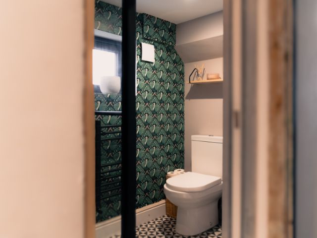 Downstairs toilet with green wallpaper