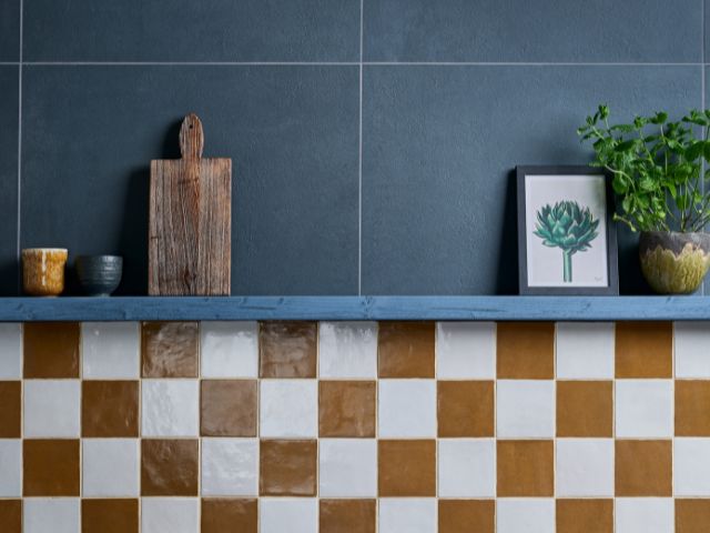 Mixing patterns in tiles
