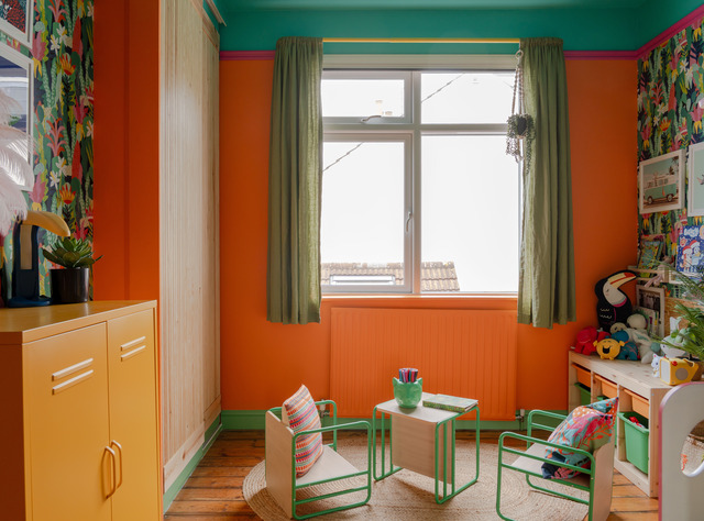 Jungle hut kids' bedroom of Clapham Colour House by the Raimbow Shaker