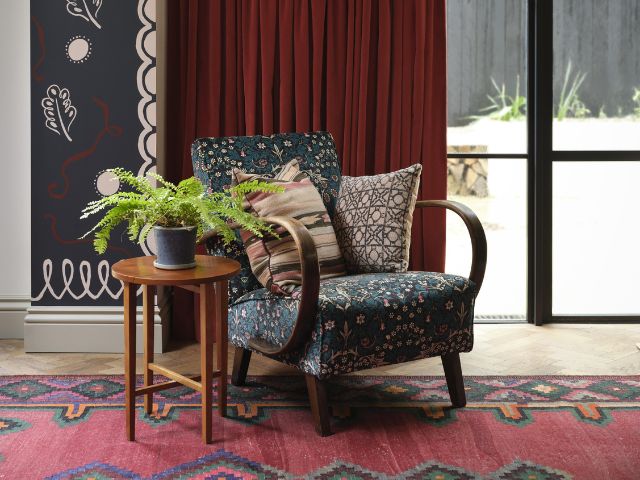 Opulent room in red and blues