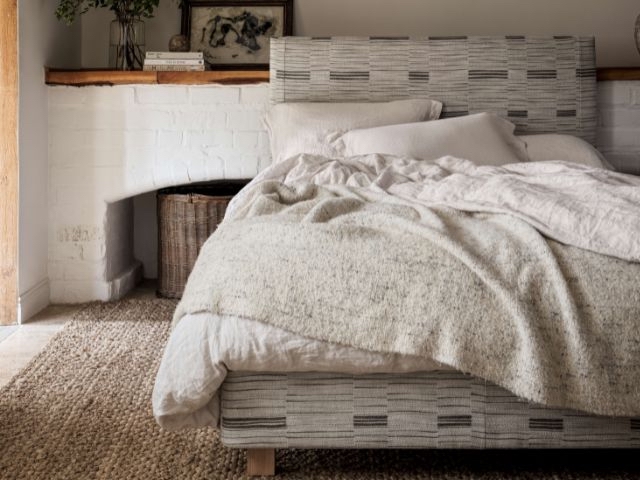 Cosy bed with layers by Naturalmat