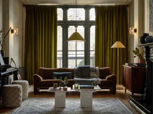 Classic living room with pendant and lamp by Industville.