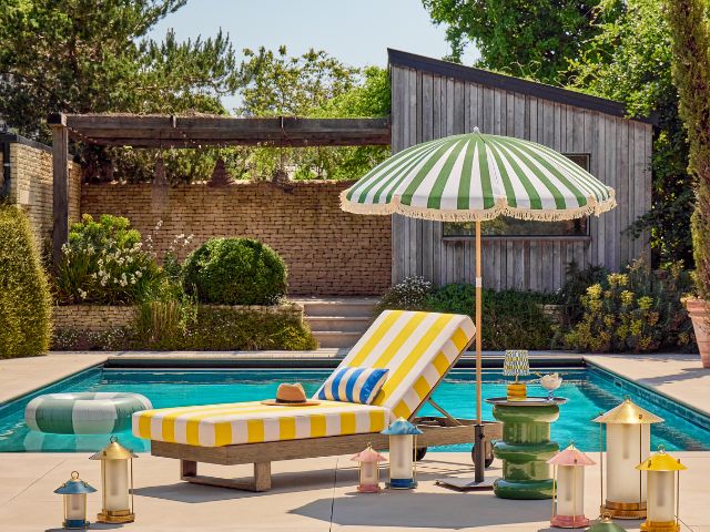 Striped lounger and parasol Pooky