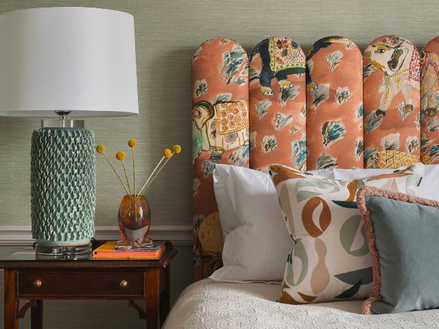 Pattern clashing in the bedroom