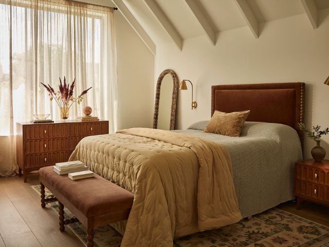 Calming bedroom in autumn colours