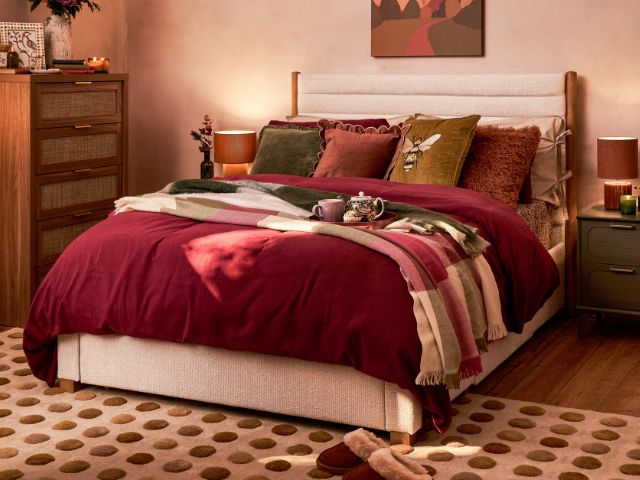 Bedroom decorated in autumn colours