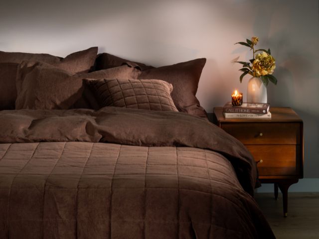 Chocolate brown linen bedding by Soak&Sleep