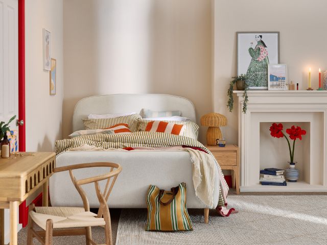 Tidy and calming bedroom by Oak Furnitureland